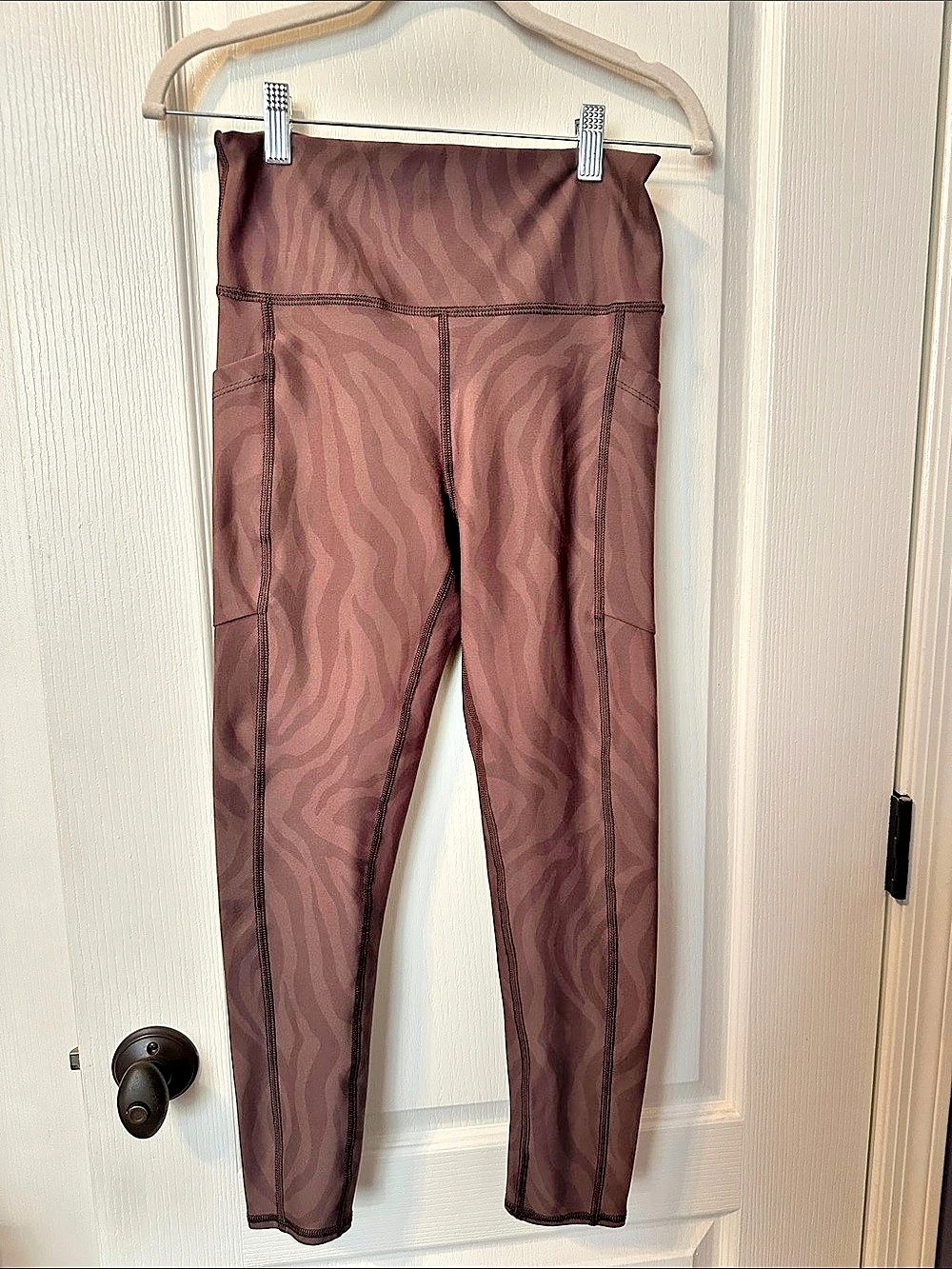Savvi Abstract Leggings in Plum Brown Size Medium Like New